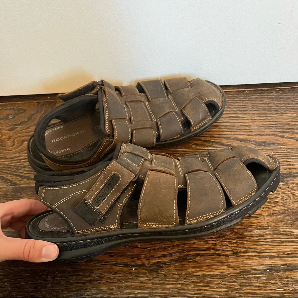 Rockport men’s size 10.5 Darwyn fisherman sandal dark brown Velcro Jesus shoe